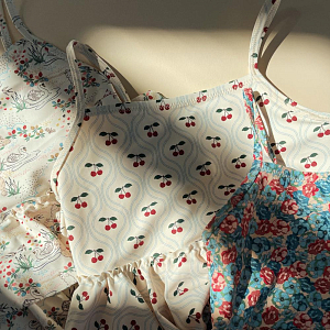 Детский купальник c рюшами Konges Slojd "Manuca Frill Cherry Motif", сладкая вишня